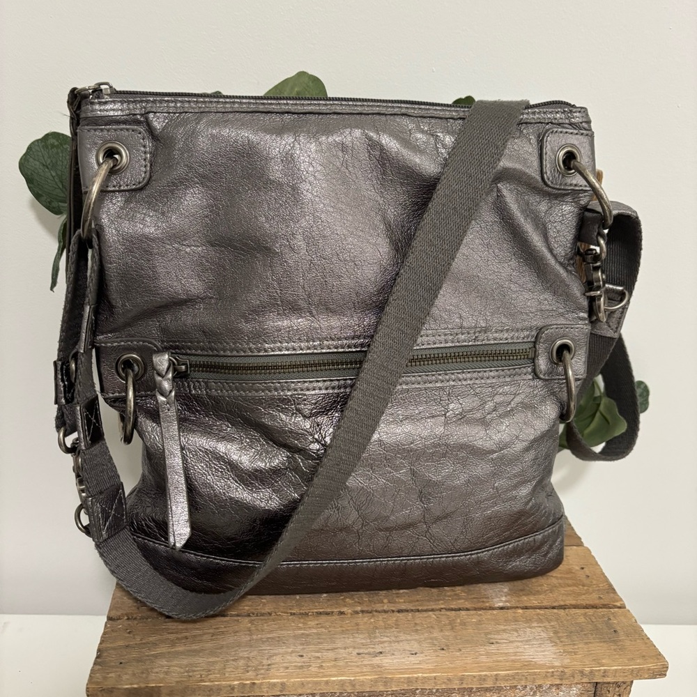 THE SAK 100% LEATHER FOLD OVER CROSSBODY CONVERTIBLE BAG SILVER METALLIC